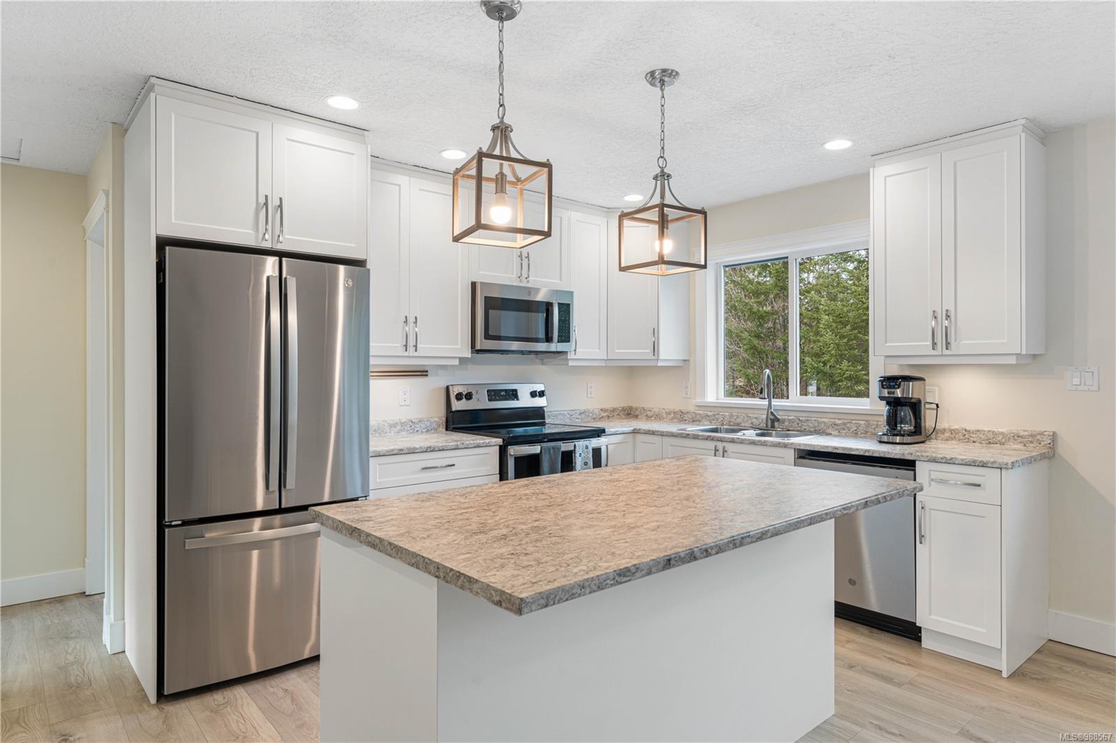 $1,198,000 - 4632 Vista View Pl<br>British Columbia, V9L 6J8