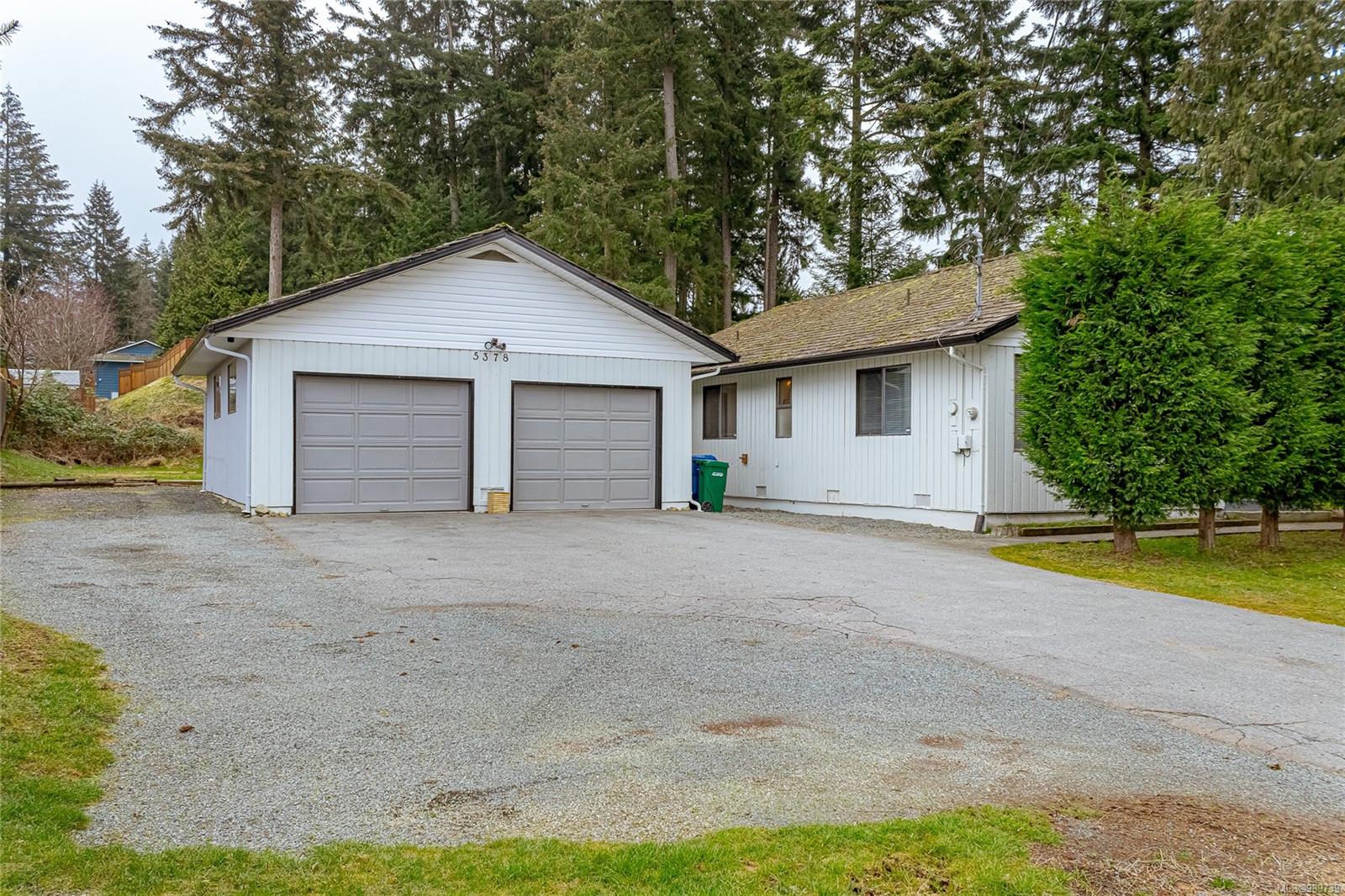 $1,079,900 - 5378 Rutherford Rd<br>British Columbia, V9T 5N9