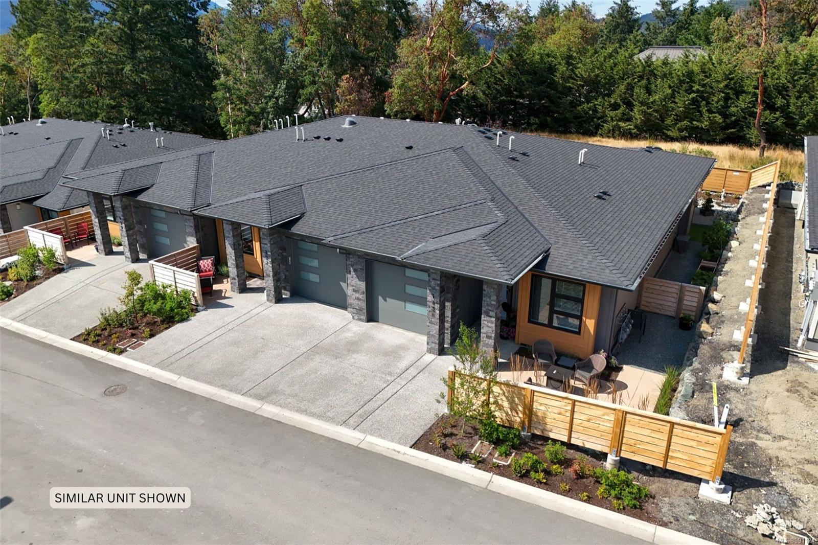 $669,900 - 1234 Viewtop Rd<br>British Columbia, V9L 0H7