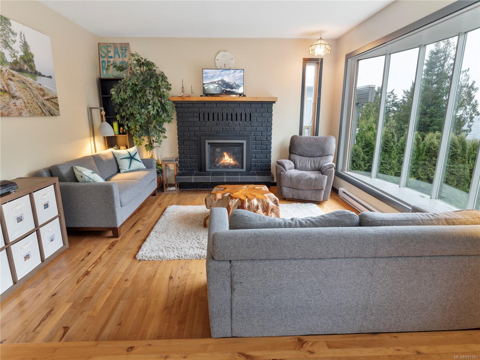 $909,000 - 4991 Fillinger Cres<br>British Columbia, V9V 1J1