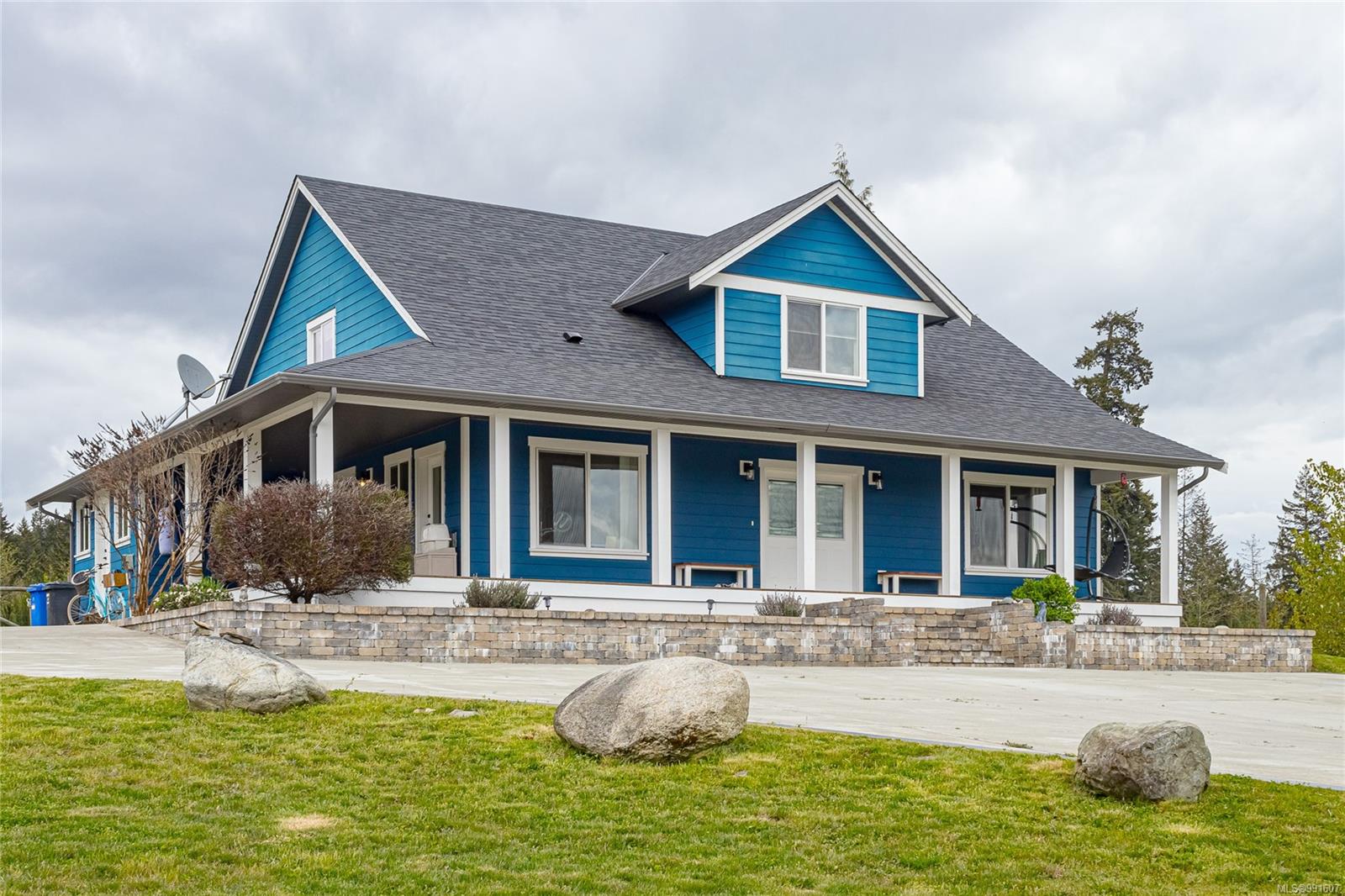 $1,300,000 - 4615 Westwood Rd<br>British Columbia, V9L 6K1