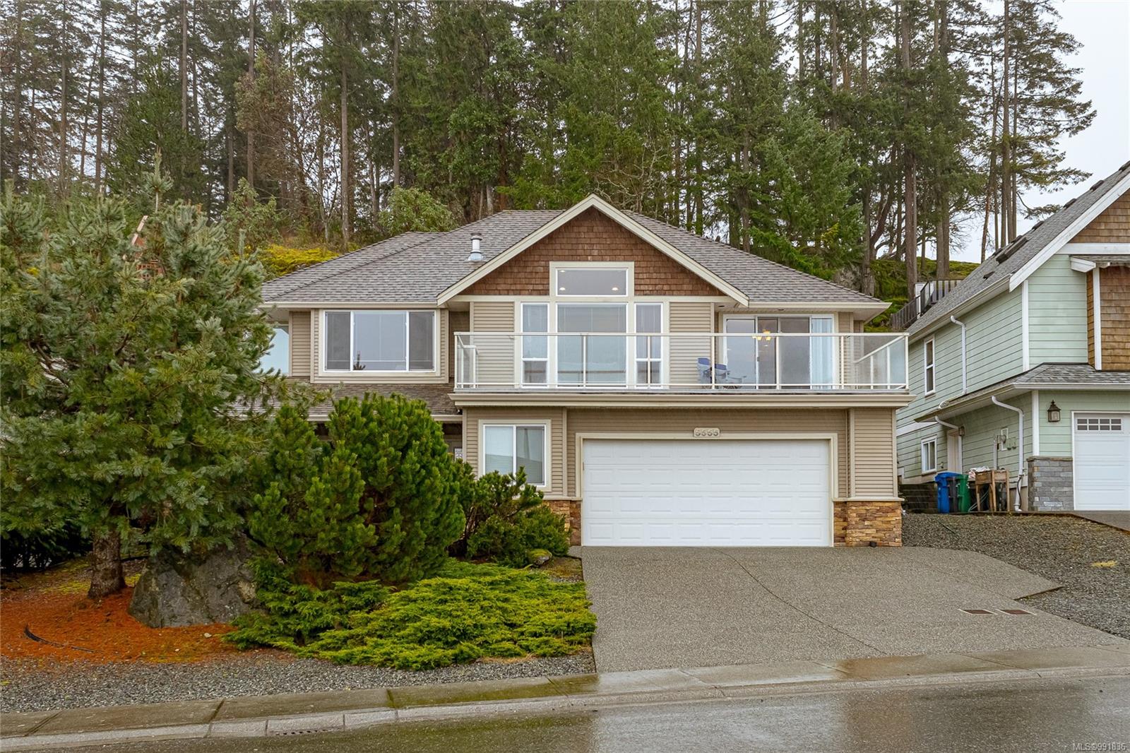 $1,158,000 - 5555 Cliffside Rd<br>British Columbia, V9T 6R3