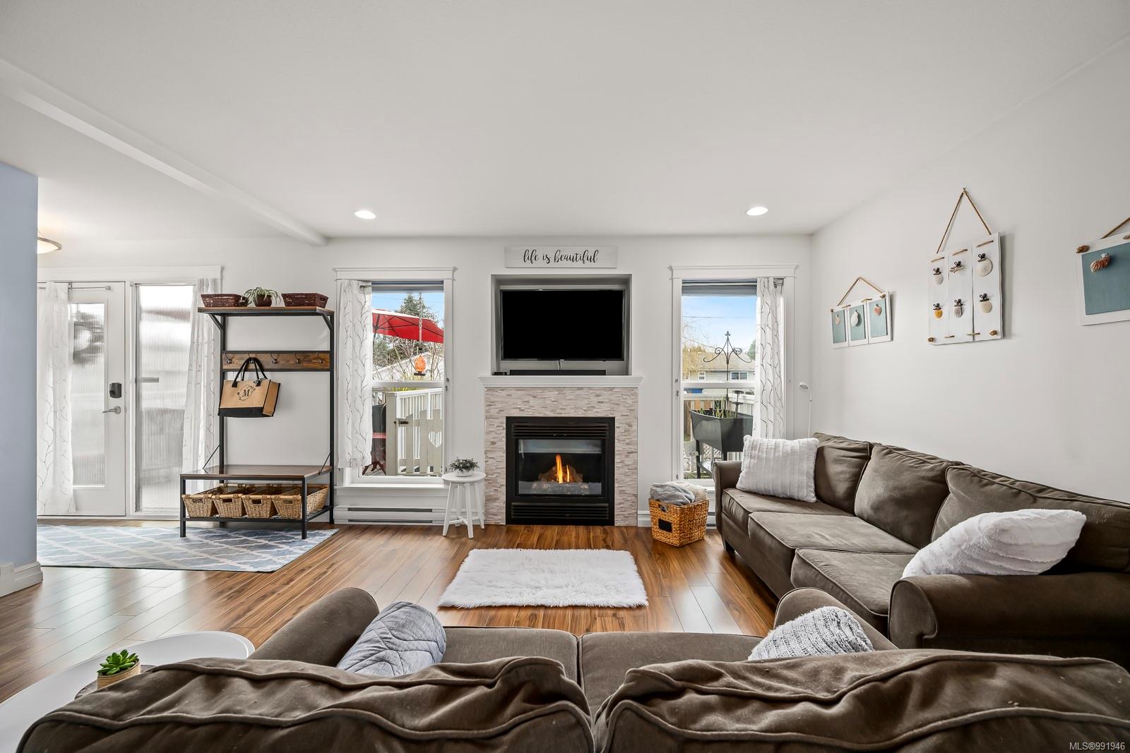 $634,000 - 1743 England Ave<br>British Columbia, V9N 2P5