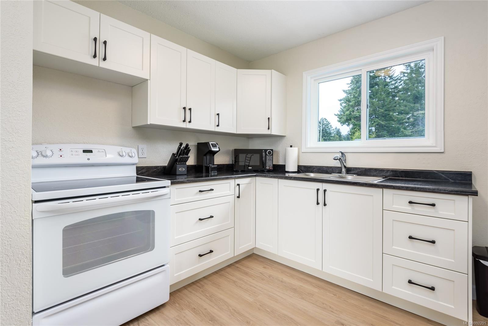 $450,000 - 5730 Coral Rd<br>British Columbia, V9J 1W9