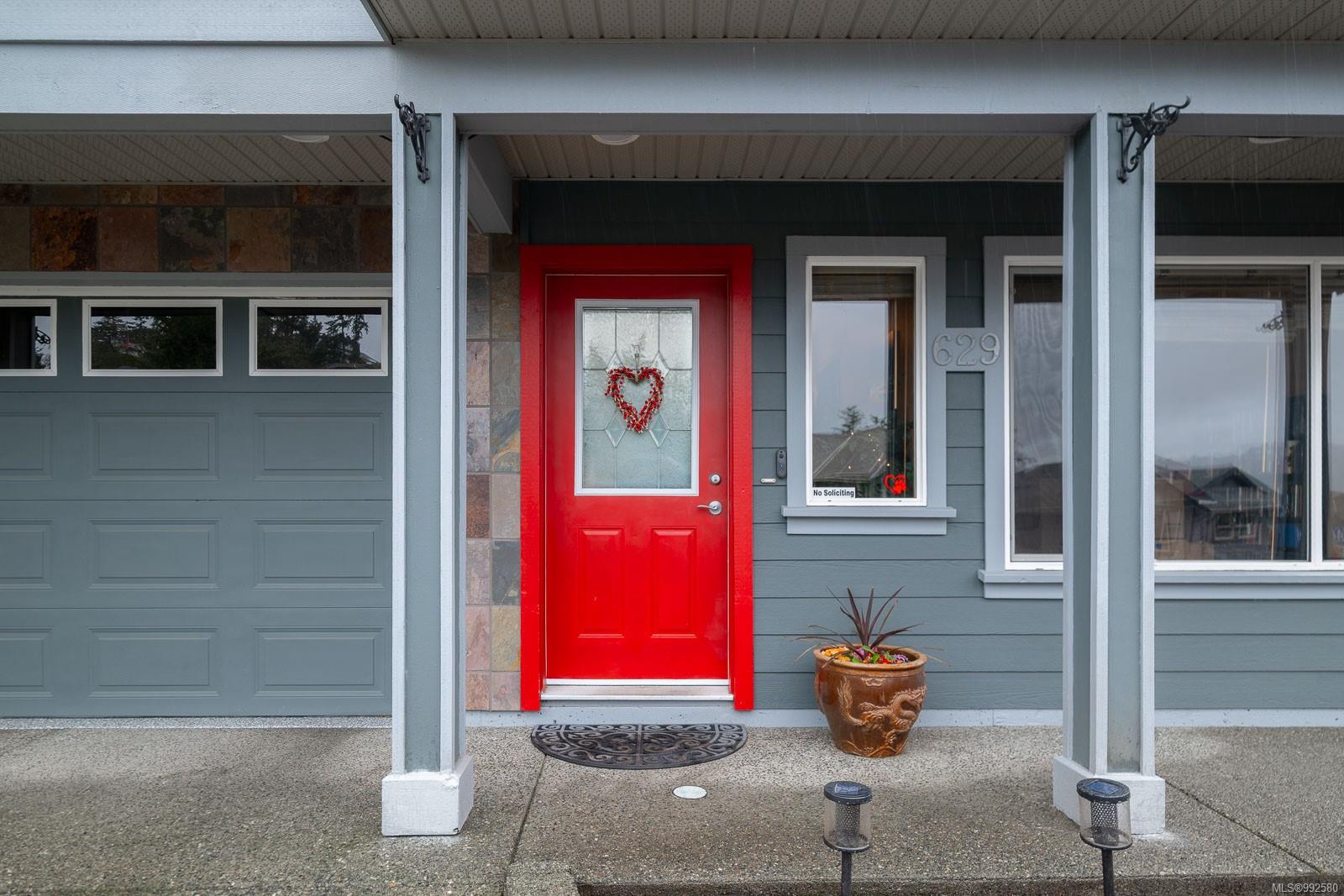 $869,000 - 629 Kingsview Ridge<br>British Columbia, V9B 6T5