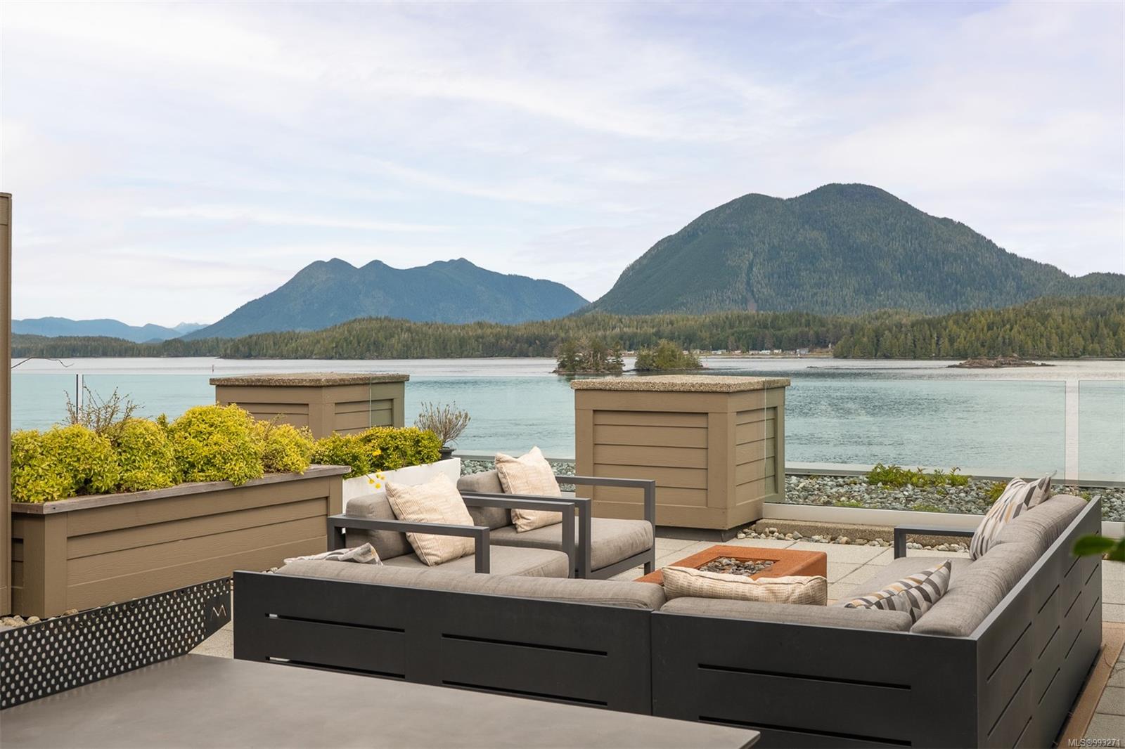 $1,998,000 - 368 Main St<br>Tofino, British Columbia, V0R 2Z0
