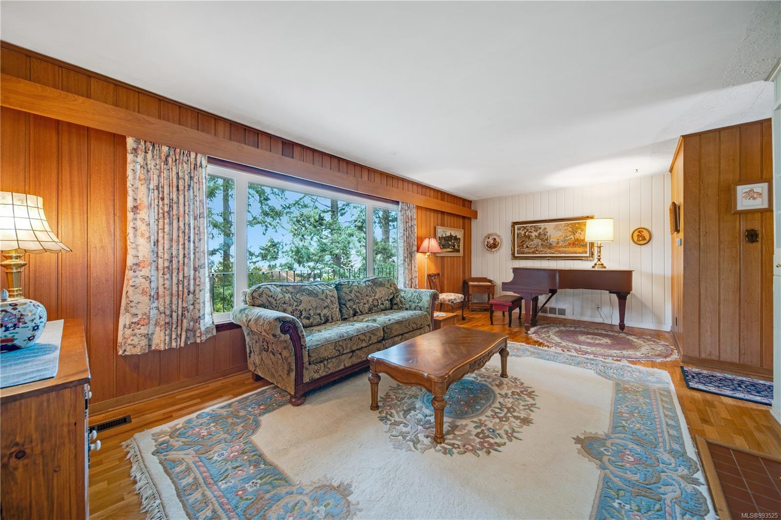 $925,000 - 431 Hall Rd<br>British Columbia, V9K 1B4