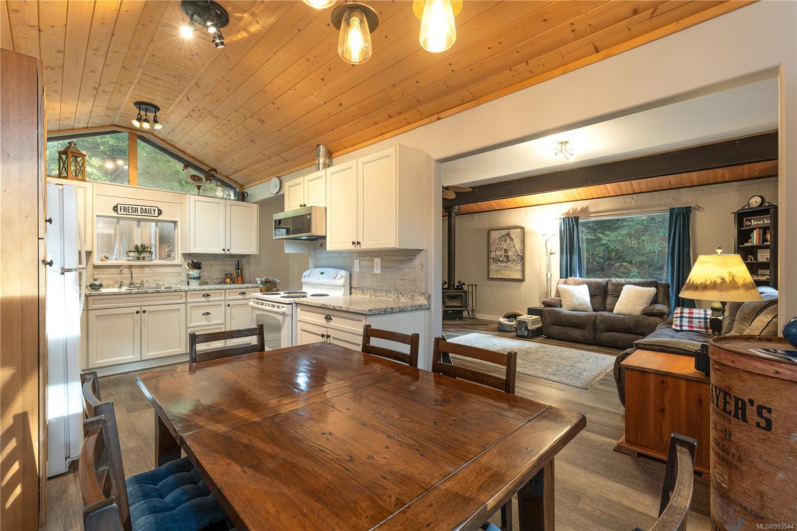 $599,900 - 379 Hemlock Ave<br>British Columbia, V0R 1X1