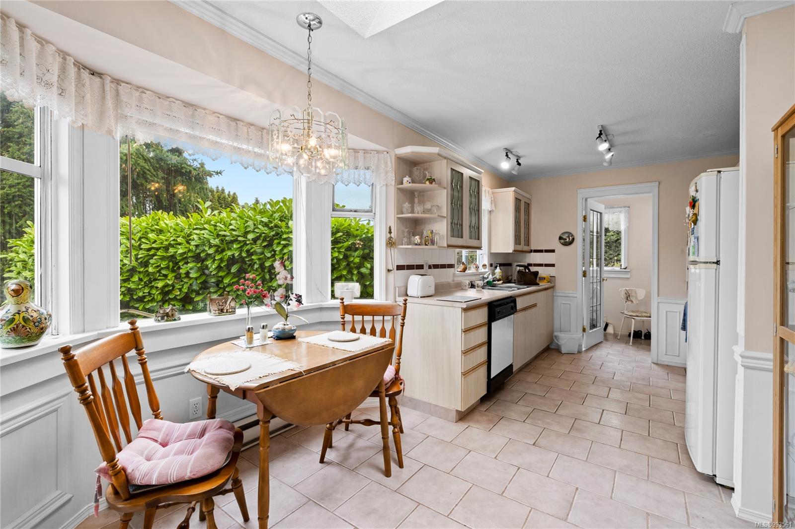 $625,000 - 586 Wembley Rd<br>British Columbia, V9P 2B4