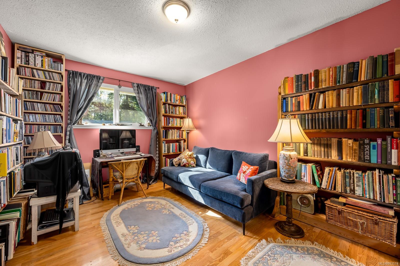 $795,000 - 1709 Embleton Cres<br>British Columbia, V9N 6N7
