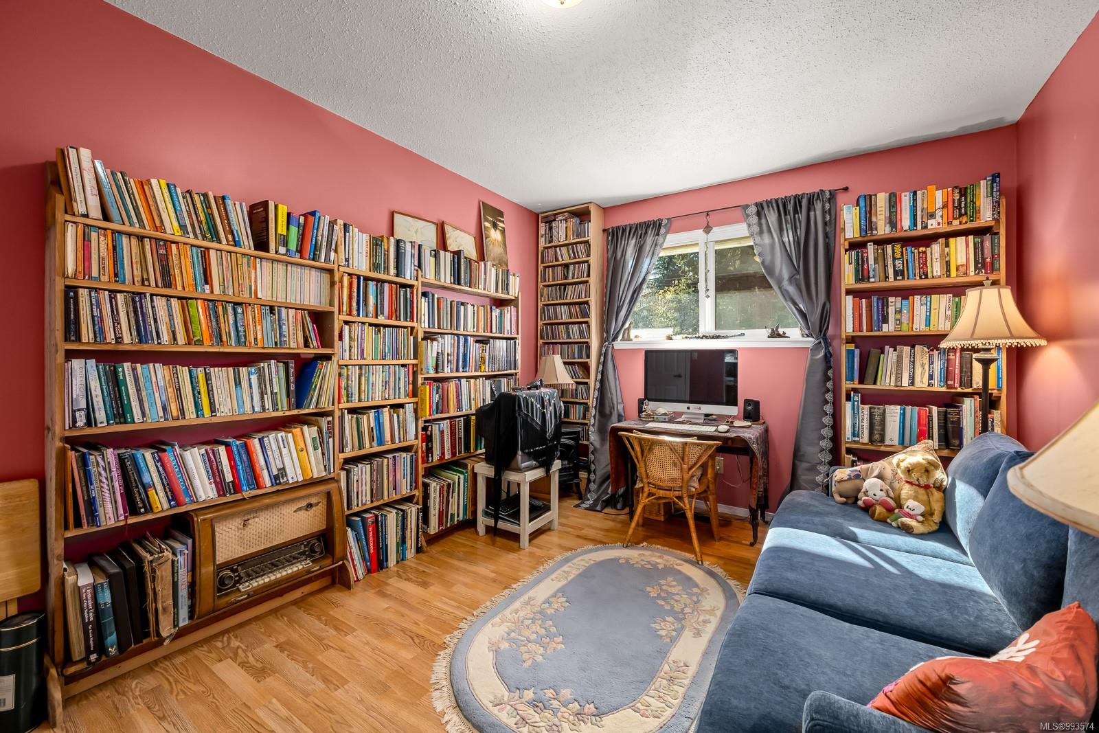 $795,000 - 1709 Embleton Cres<br>British Columbia, V9N 6N7