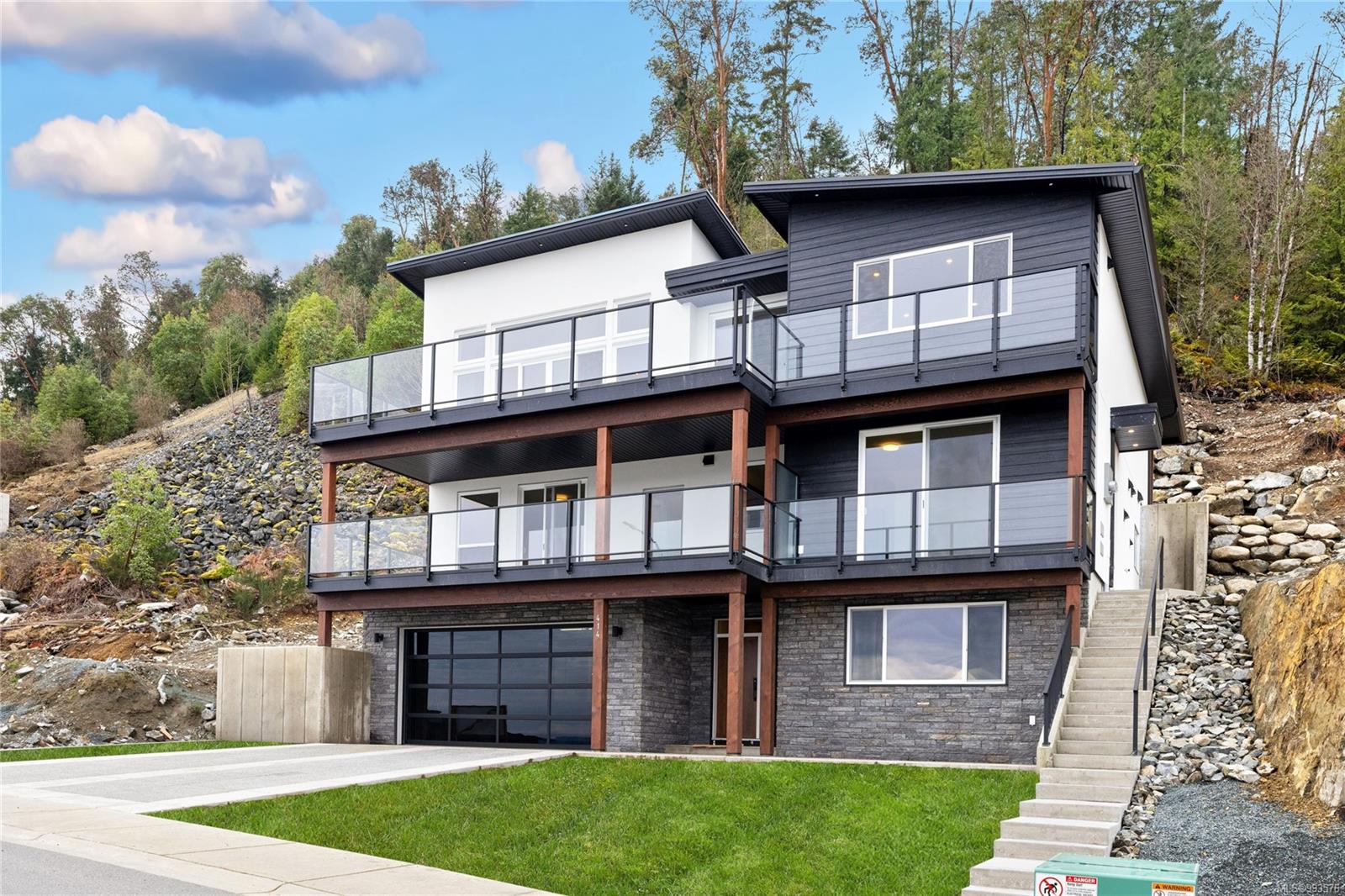 $1,649,000 - 414 Thetis Dr<br>British Columbia, V9G 0C1