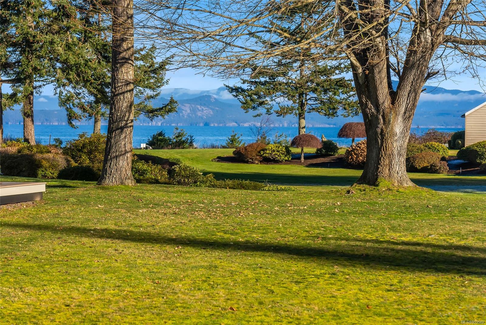 $949,000 - 529 Johnstone Rd<br>British Columbia, V9P 2K1