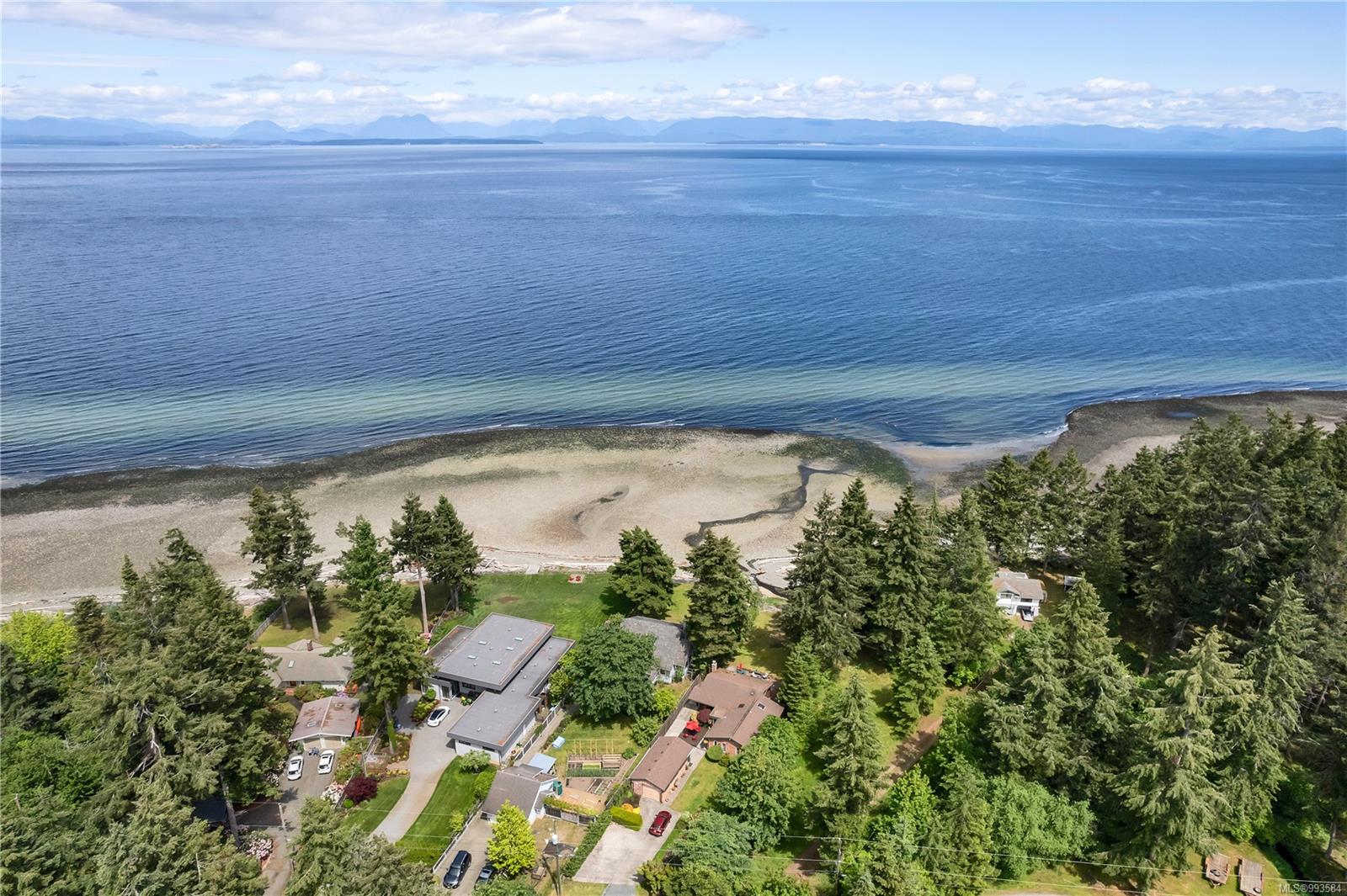 $1,198,000 - 1396 Seaview Rd<br>British Columbia, V9J 1J7