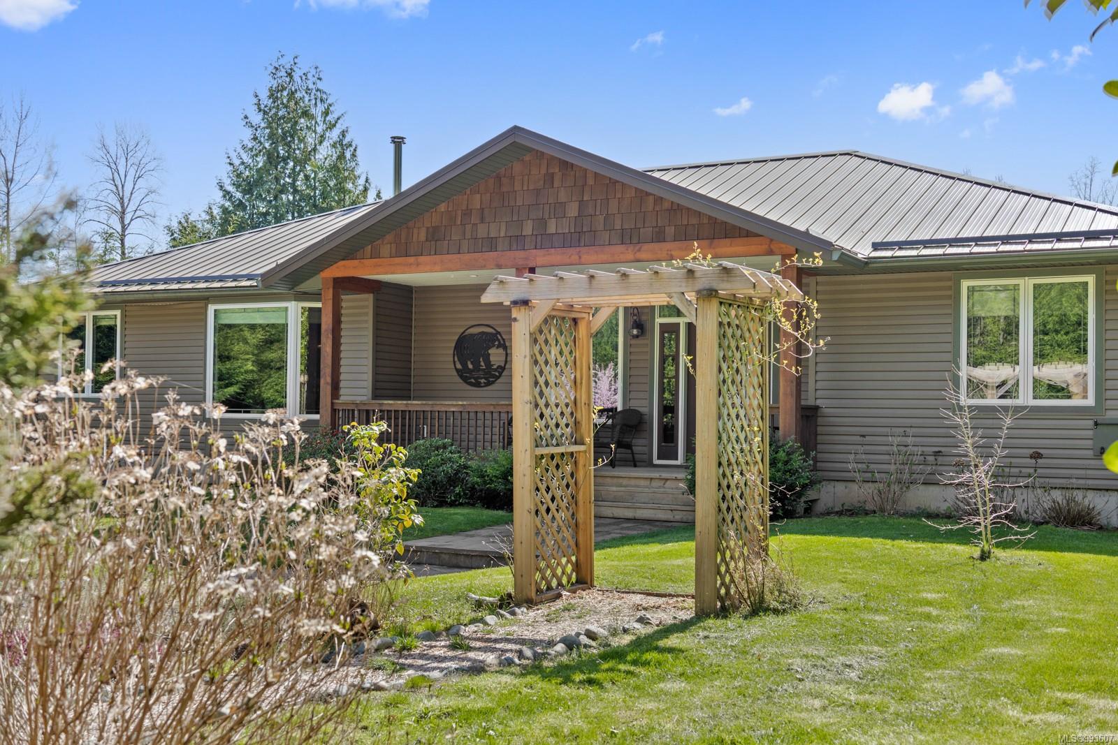 $1,650,000 - 2353 CATHERWOOD Rd<br>British Columbia, V9J 1J3