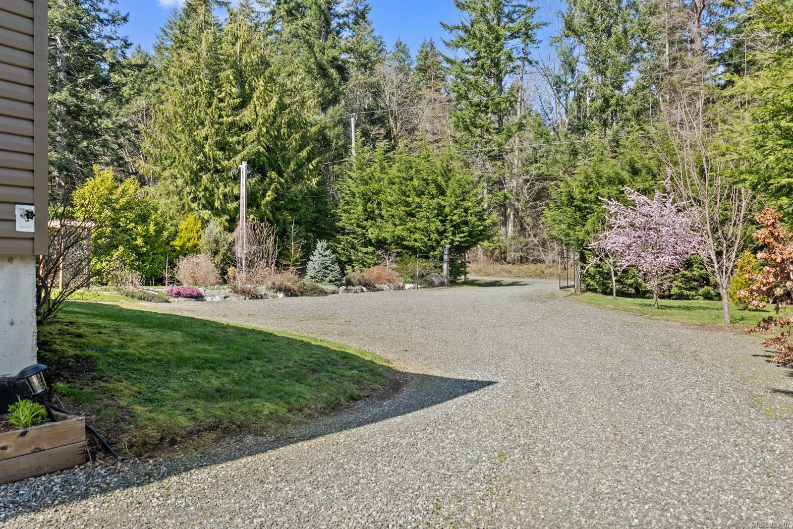 $1,650,000 - 2353 CATHERWOOD Rd<br>British Columbia, V9J 1J3