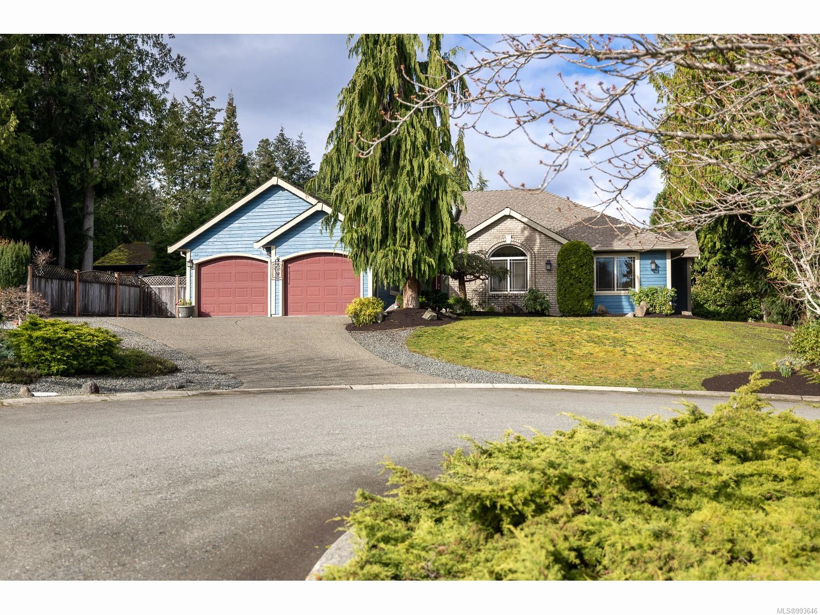 $1,040,000 - 585 HAZELWOOD Pl<br>British Columbia, V9K 1A1
