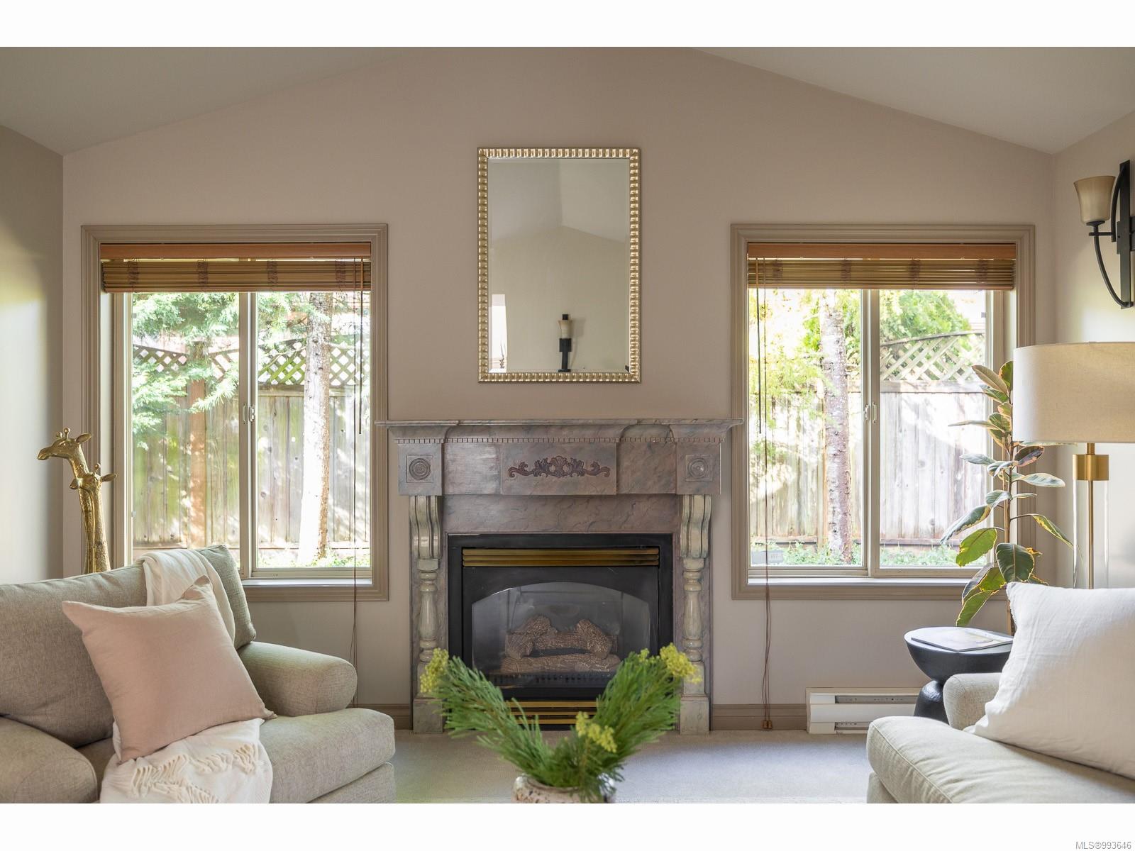$1,040,000 - 585 HAZELWOOD Pl<br>British Columbia, V9K 1A1