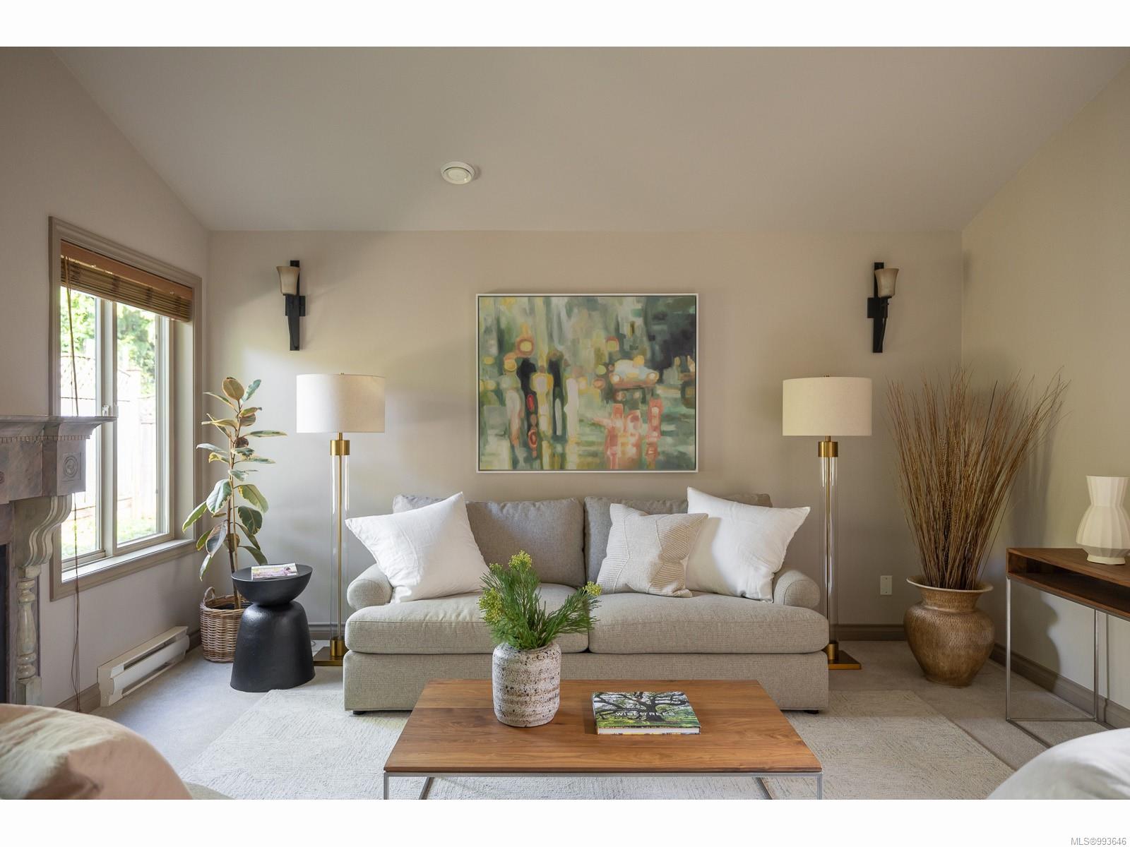 $1,040,000 - 585 HAZELWOOD Pl<br>British Columbia, V9K 1A1