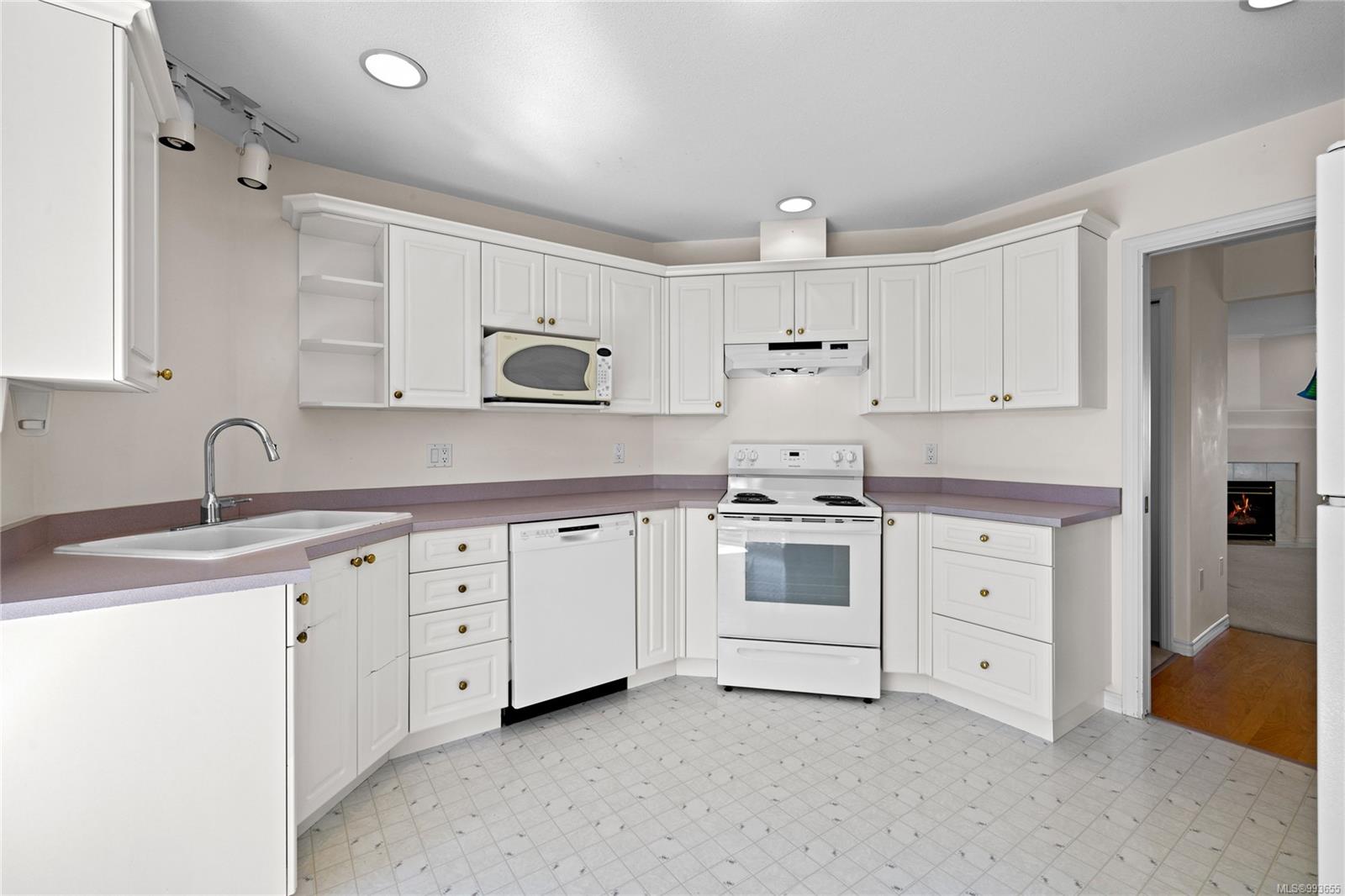 $799,900 - 1040 Sunrise Dr<br>British Columbia, V9K 2K6