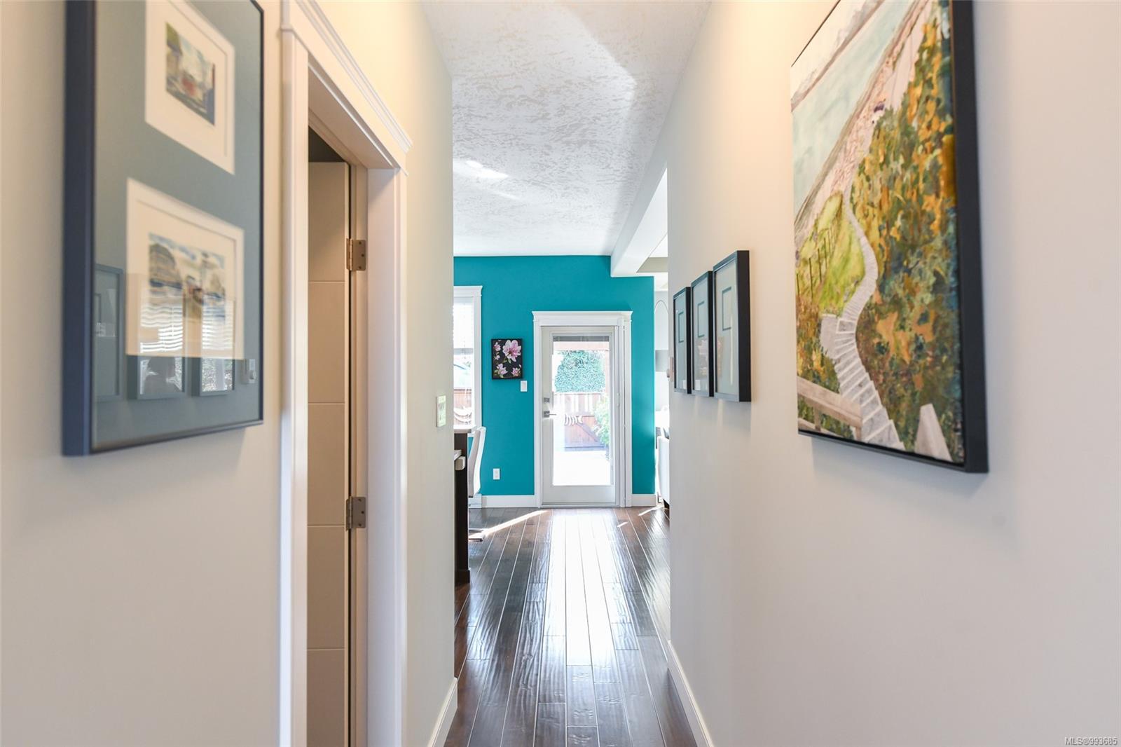 $735,000 - 2030 Wallace Ave<br>British Columbia, V9M 1X3
