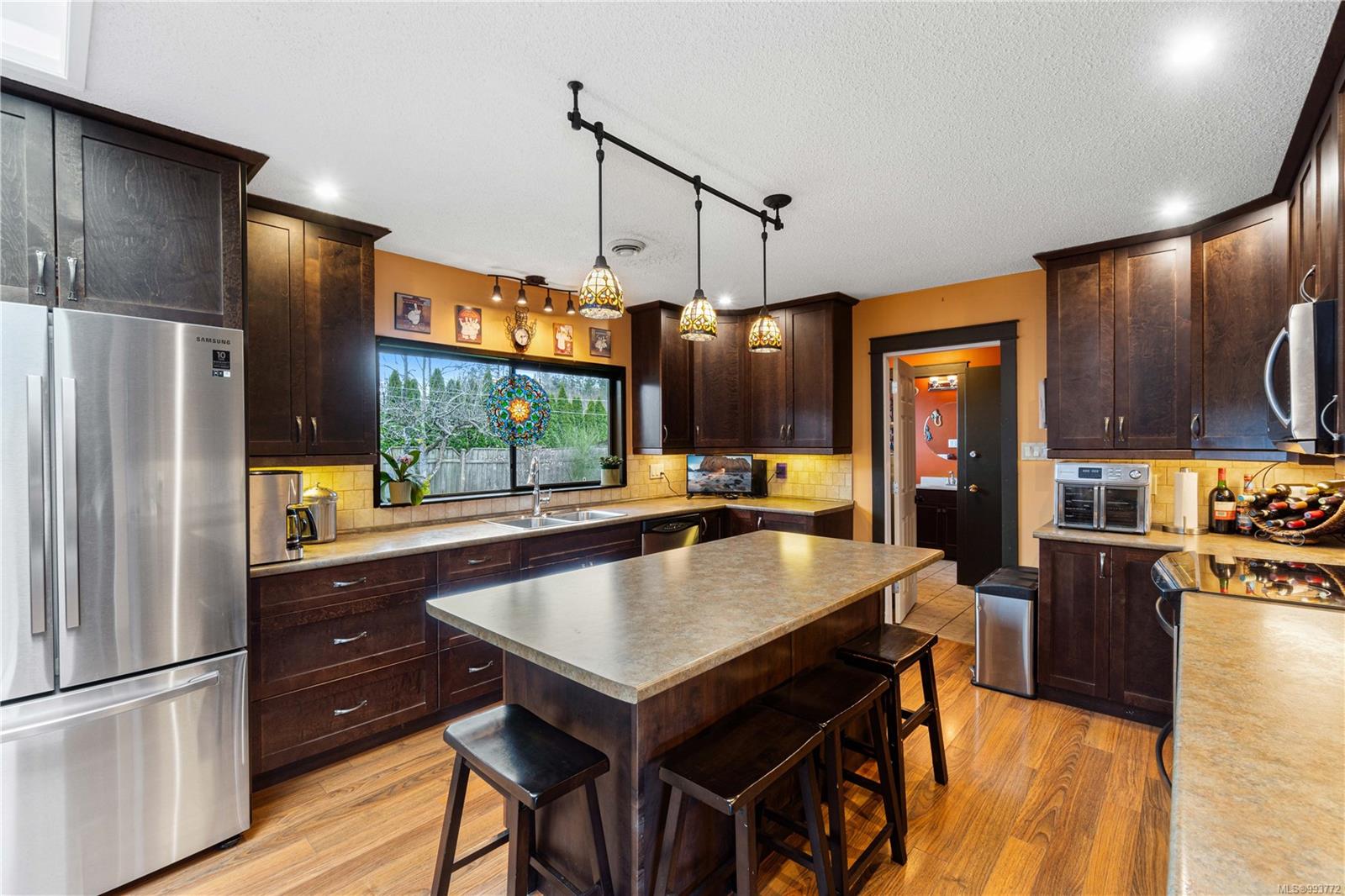 $1,129,000 - 1306 Woodland Dr<br>British Columbia, V9P 1Z2