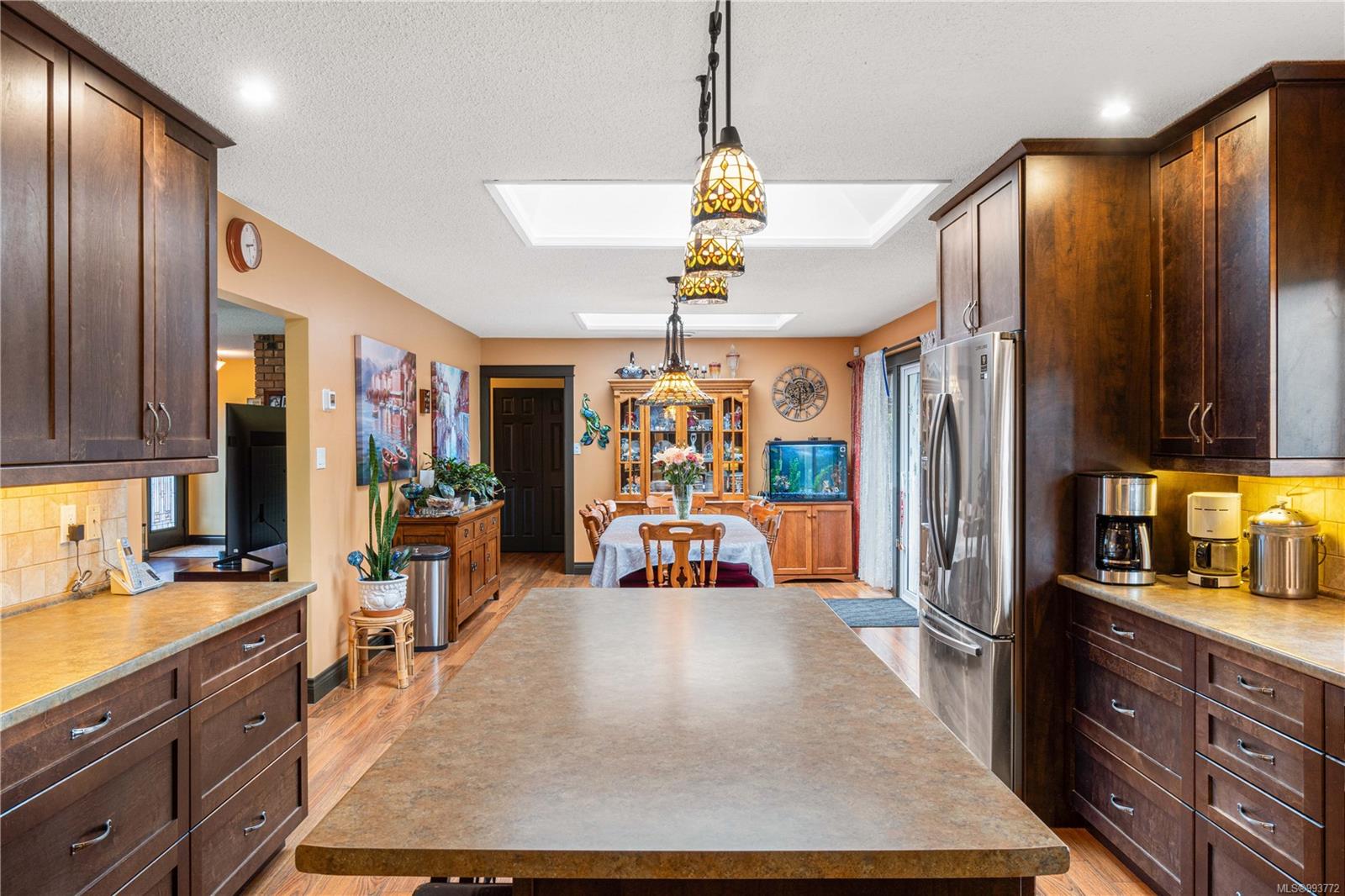 $1,129,000 - 1306 Woodland Dr<br>British Columbia, V9P 1Z2