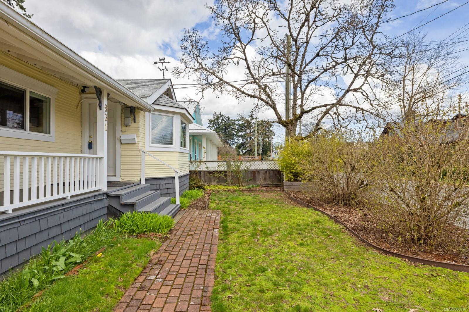 $585,000 - 931 Cavell St<br>British Columbia, V9L 1Y5
