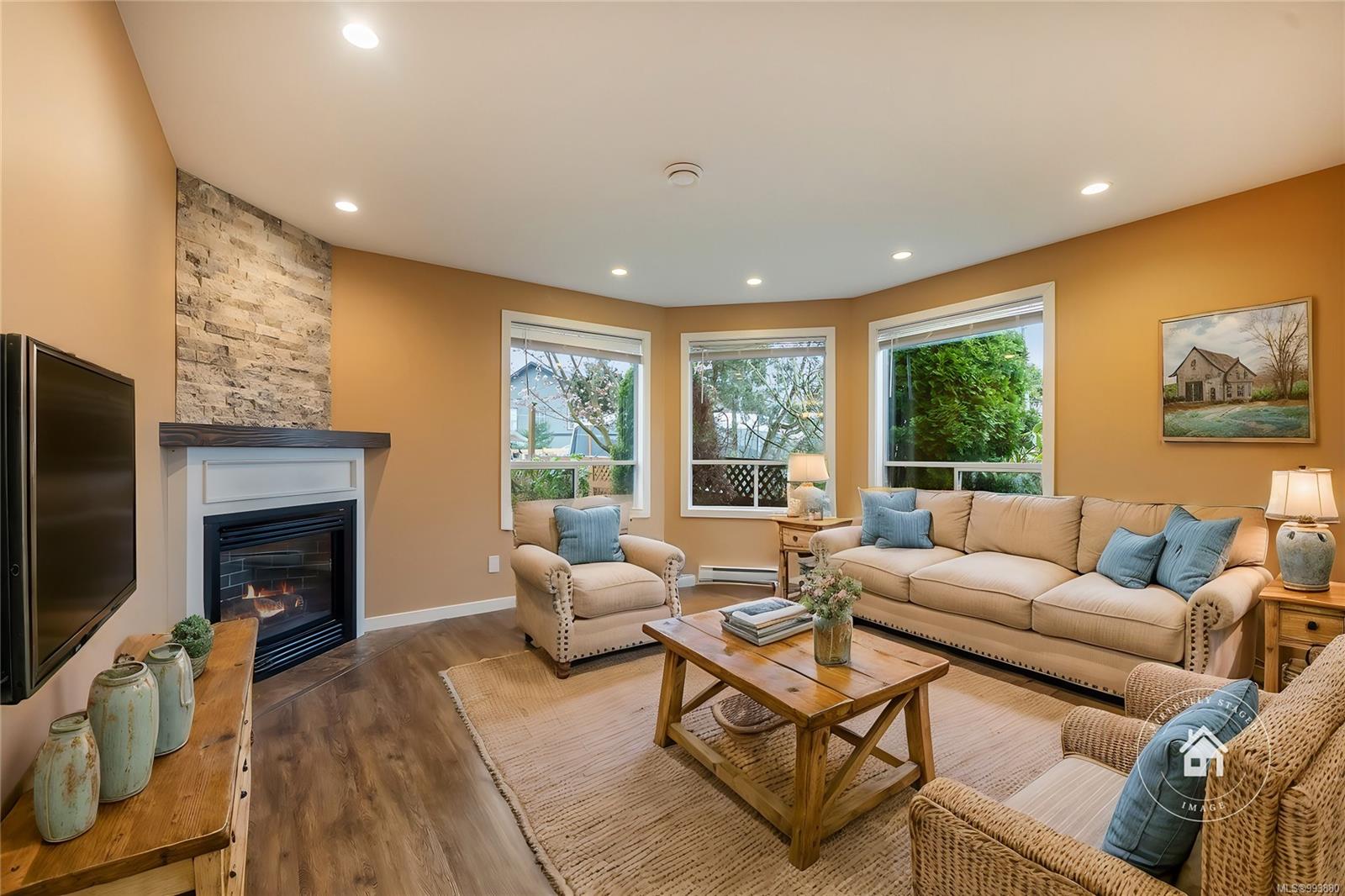 $695,000 - 890 Aberdeen Dr<br>British Columbia, V9P 2L8
