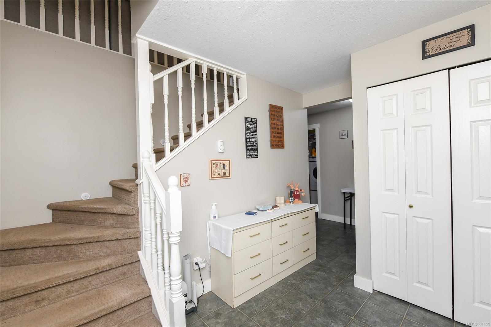 $699,000 - 2316 Grant Ave<br>British Columbia, V9N 7M3