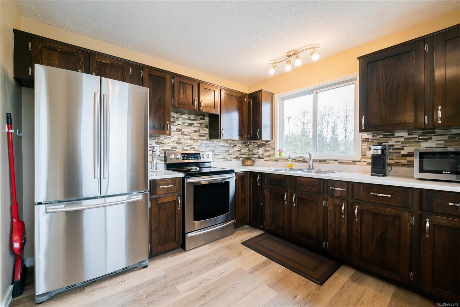 $769,900 - 183 Calder Rd<br>British Columbia, V9R 6J2