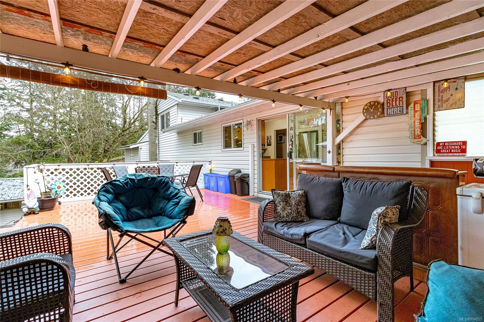 $711,900 - 502 Ninth St<br>British Columbia, V9R 1A7