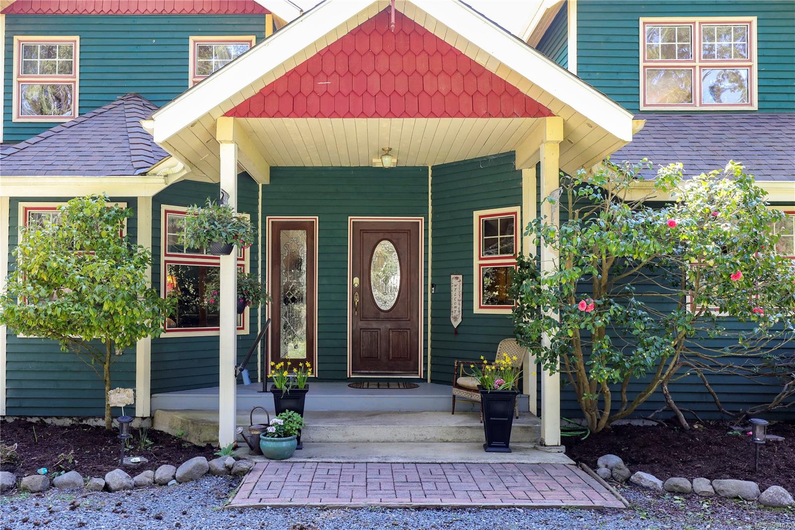 $1,695,000 - 860 Garden Rd<br>British Columbia, V9K 1N2