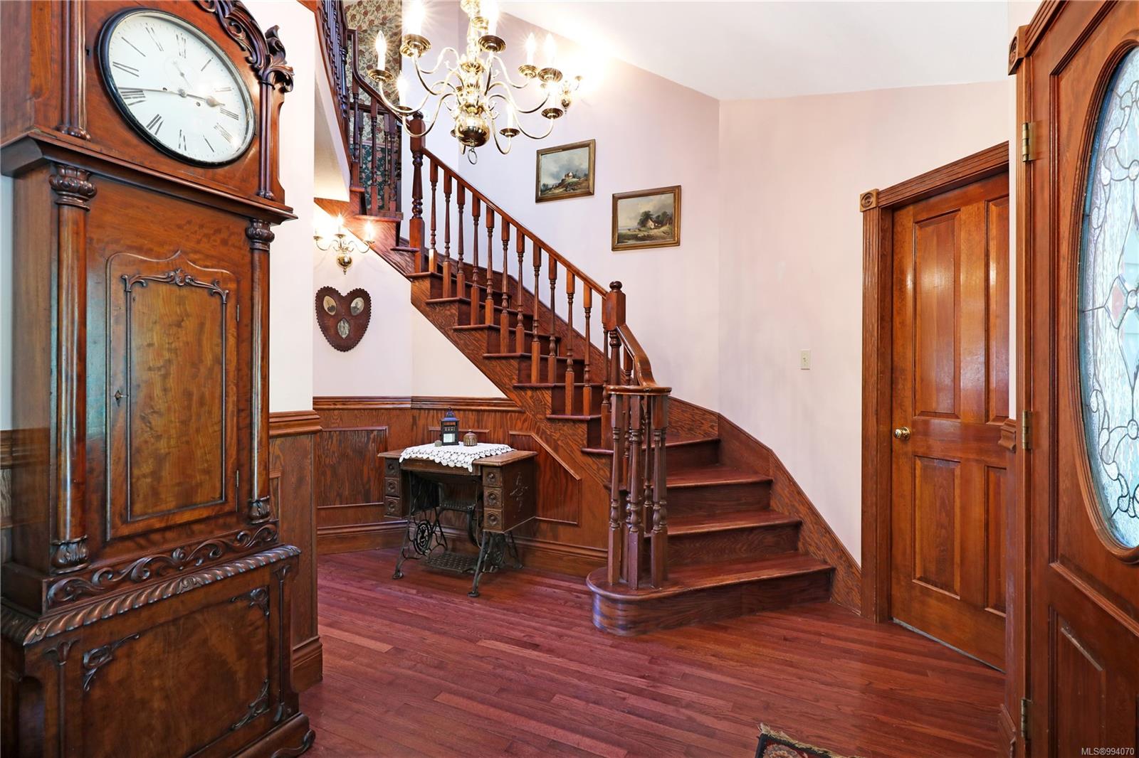 $1,695,000 - 860 Garden Rd<br>British Columbia, V9K 1N2