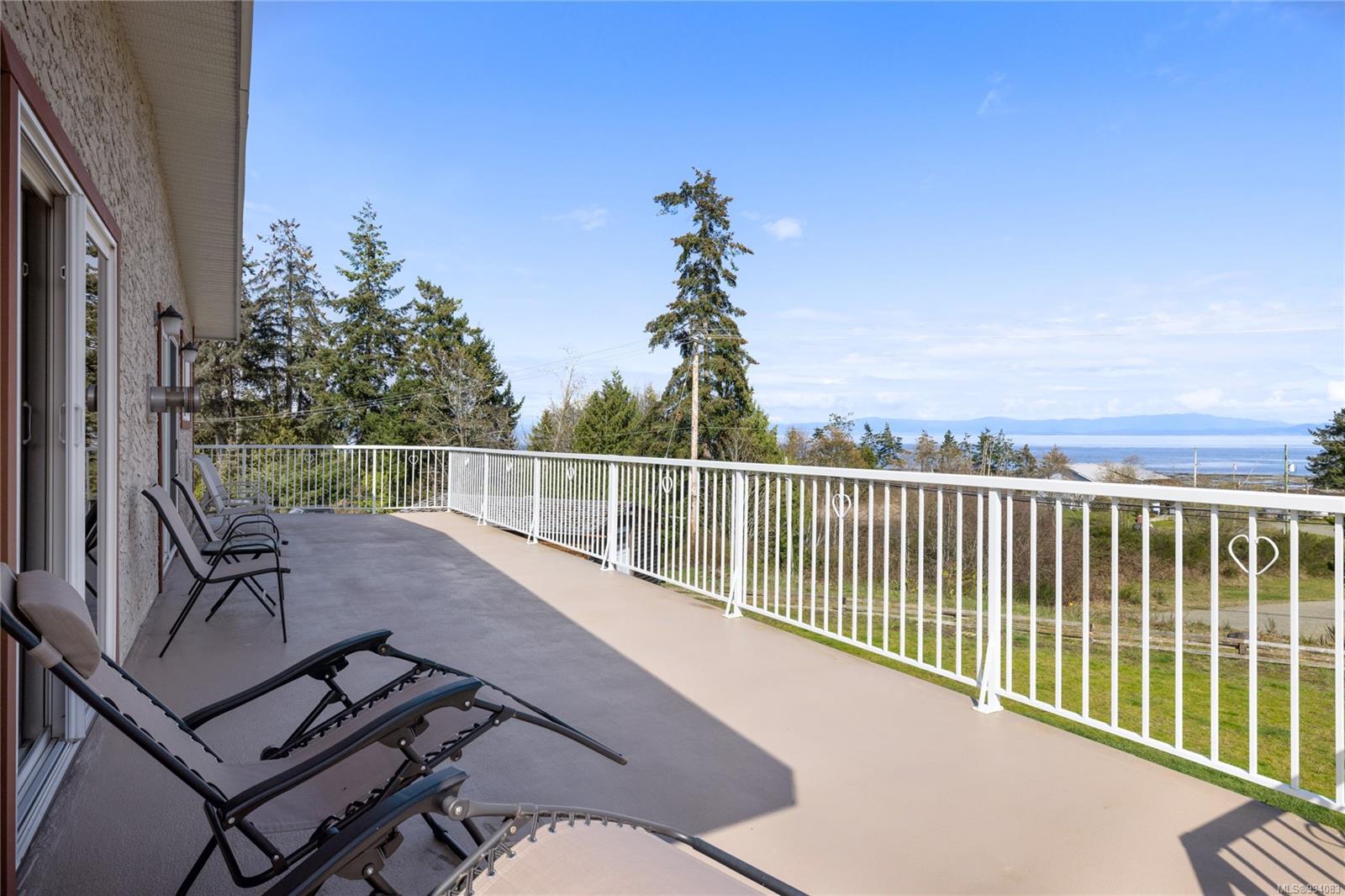 $1,050,000 - 3021 Raymur Pl<br>British Columbia, V9K 2N9