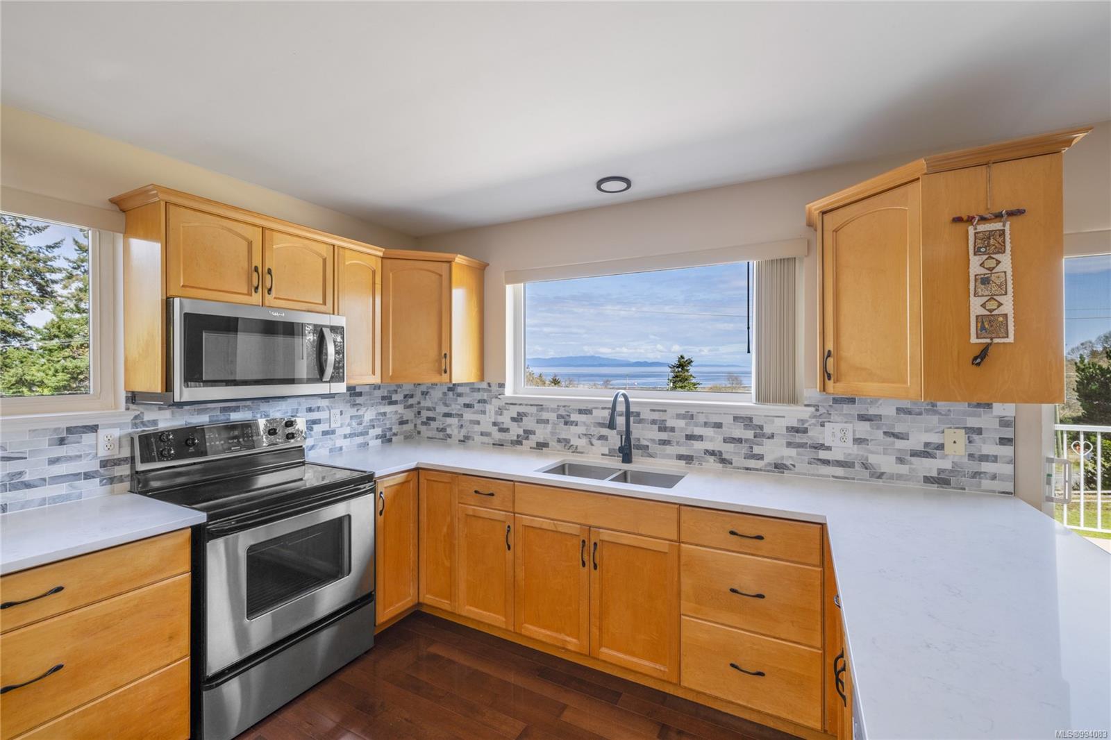 $1,050,000 - 3021 Raymur Pl<br>British Columbia, V9K 2N9