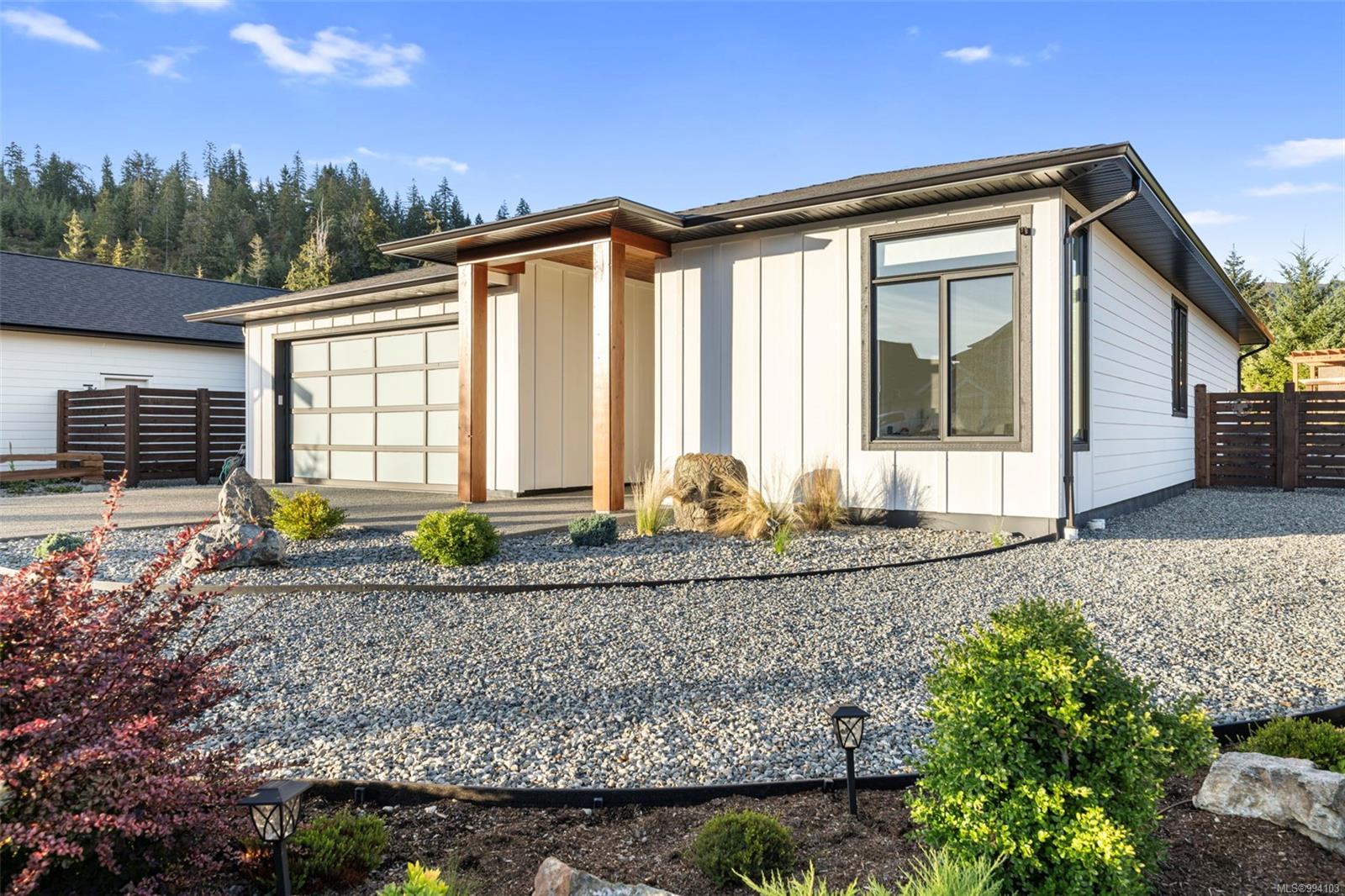 $1,124,900 - 7264 Lakefront Dr<br>British Columbia, V0R 2G1