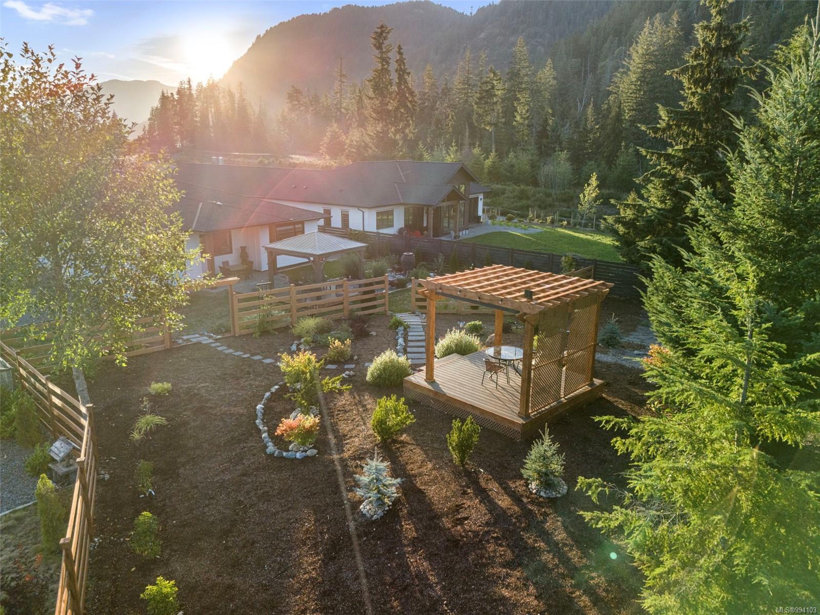 $1,124,900 - 7264 Lakefront Dr<br>British Columbia, V0R 2G1
