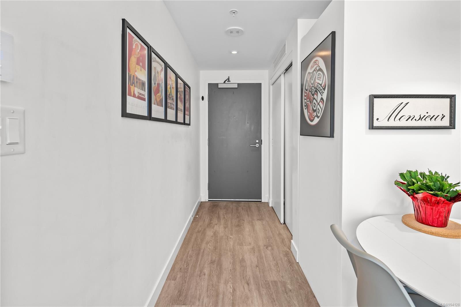$399,900 - 845 Johnson St<br>British Columbia, V8W 0G3