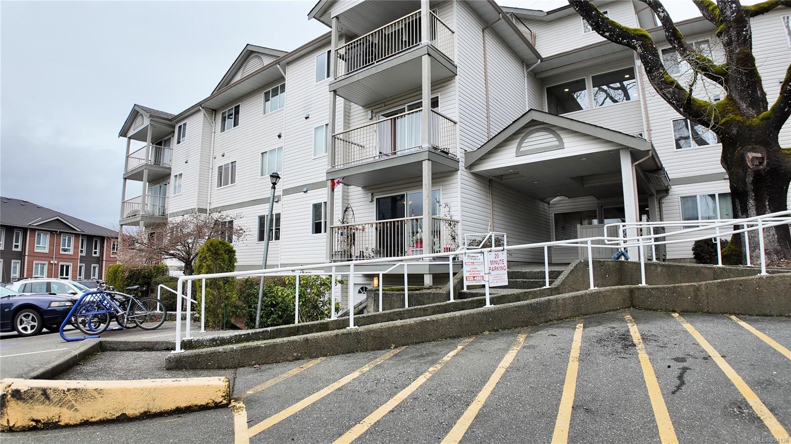 $334,700 - 840 Braidwood Rd<br>British Columbia, V9N 3R9