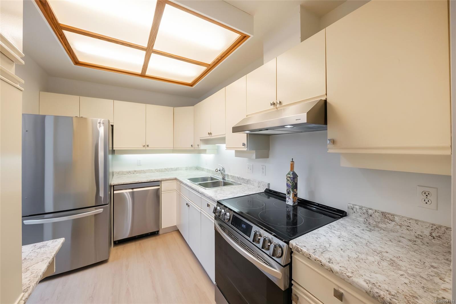 $499,000 - 450 Bay Ave<br>British Columbia, V9P 2K2