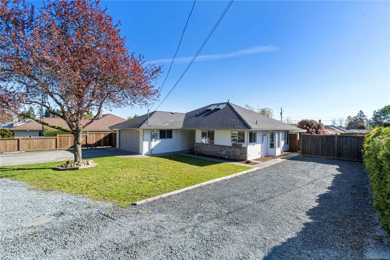 $739,000 - 340 Temple St<br>British Columbia, V9P 1C7