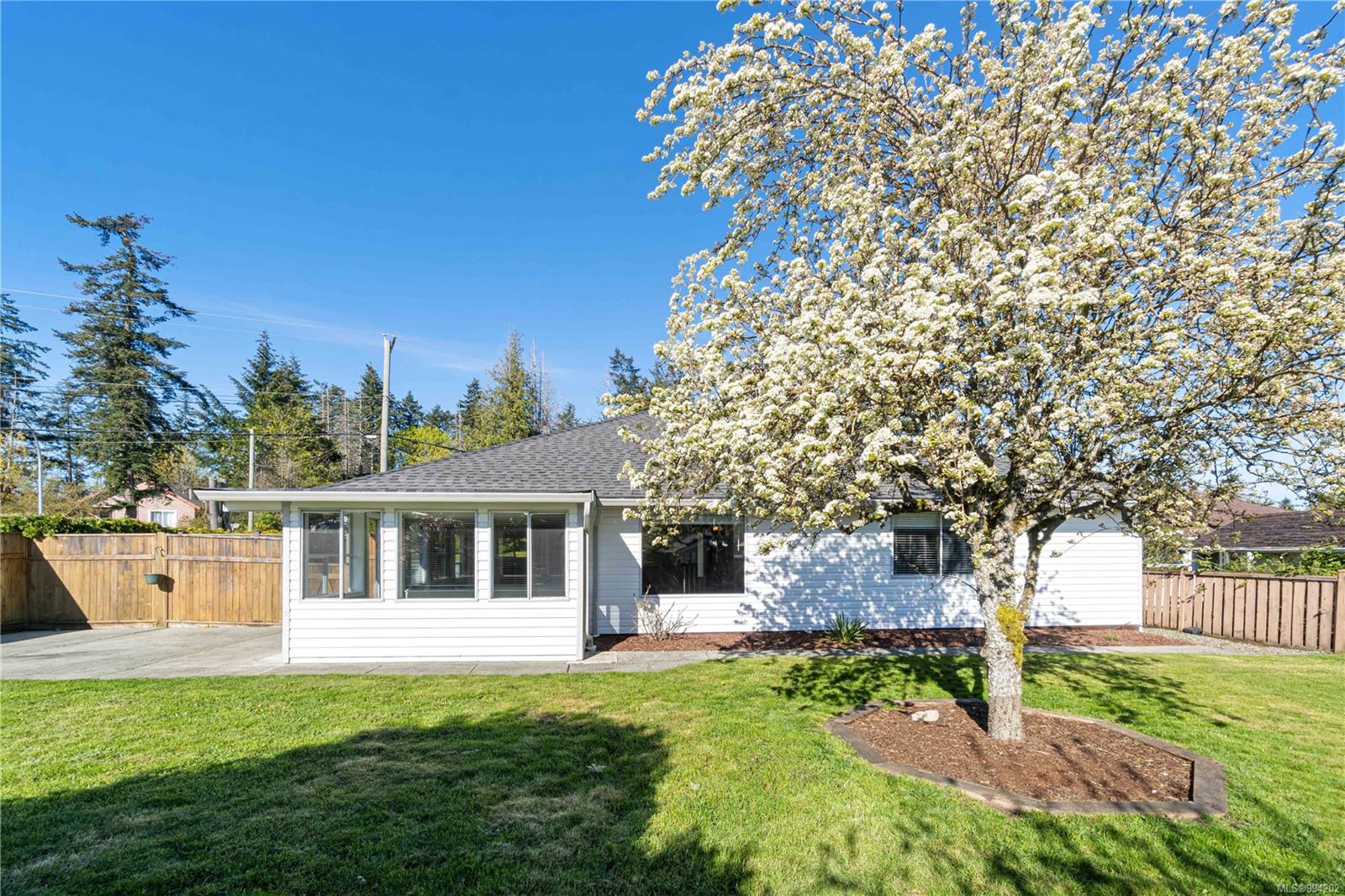 $739,000 - 340 Temple St<br>British Columbia, V9P 1C7