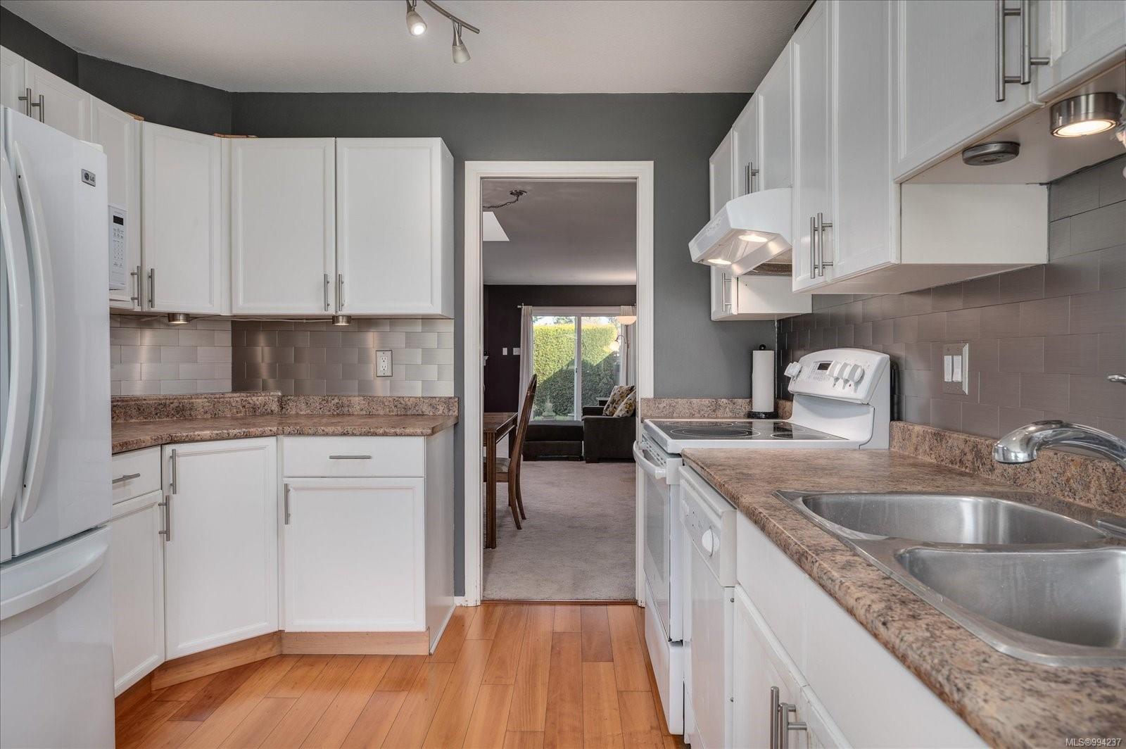 $589,900 - 240 Stanford Ave<br>British Columbia, V9P 2K8