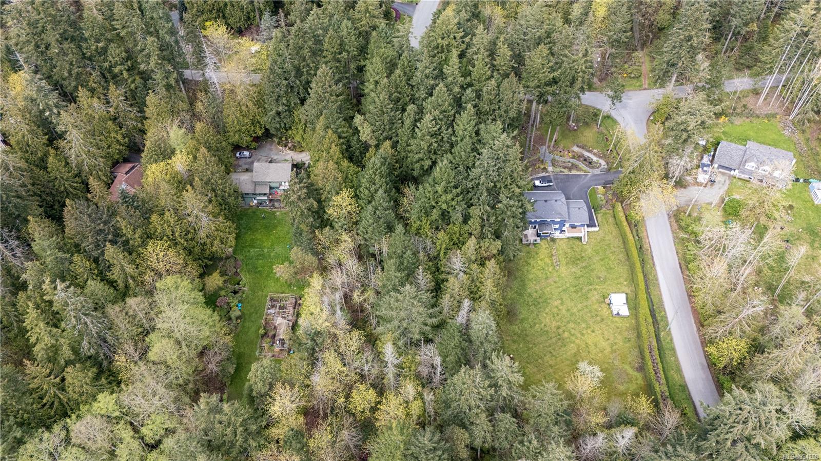 $899,000 - 1309 Hillgrove Rd<br>British Columbia, V8L 5K8