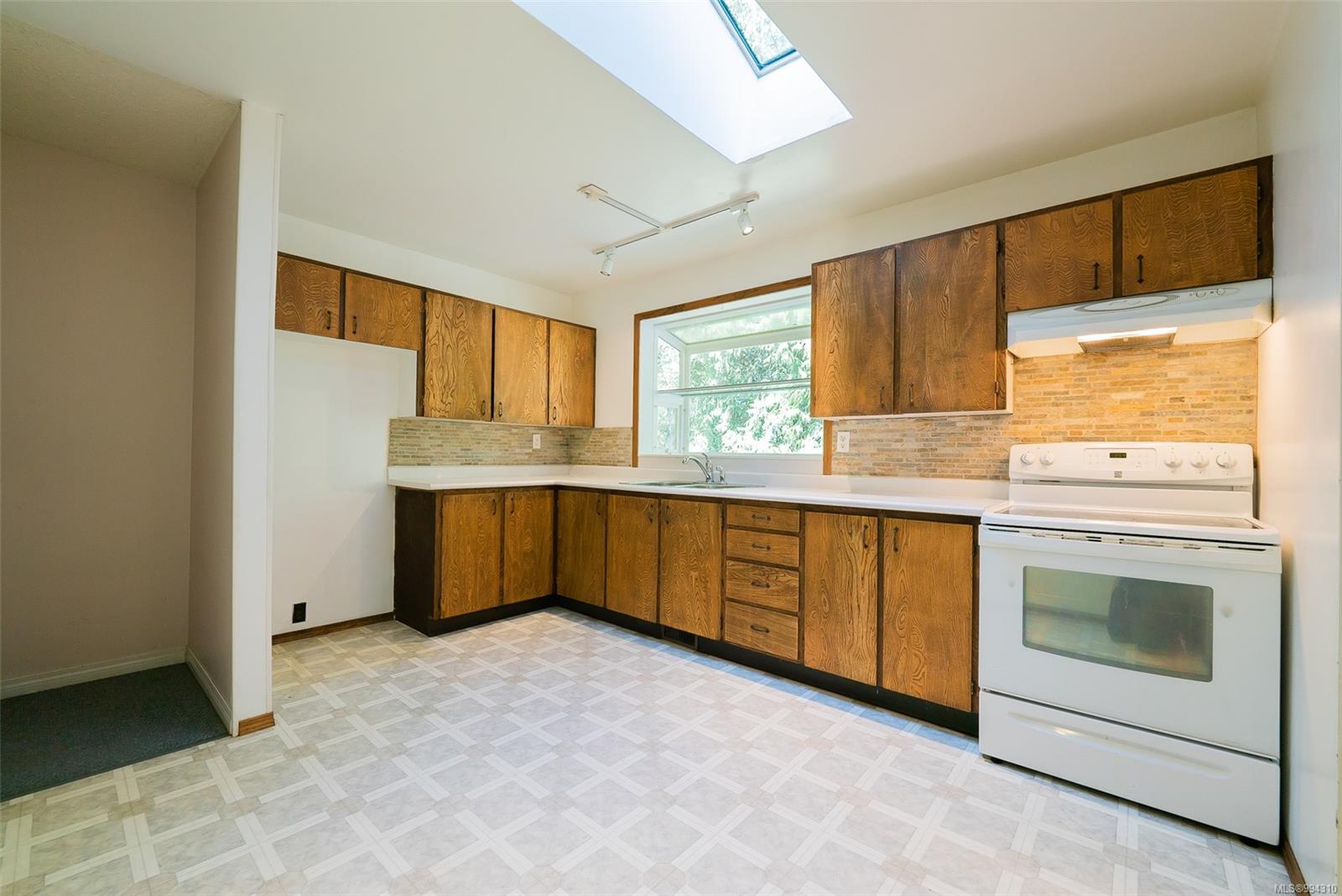 $679,900 - 2702 Beaver Creek Cres<br>British Columbia, V9T 3K4