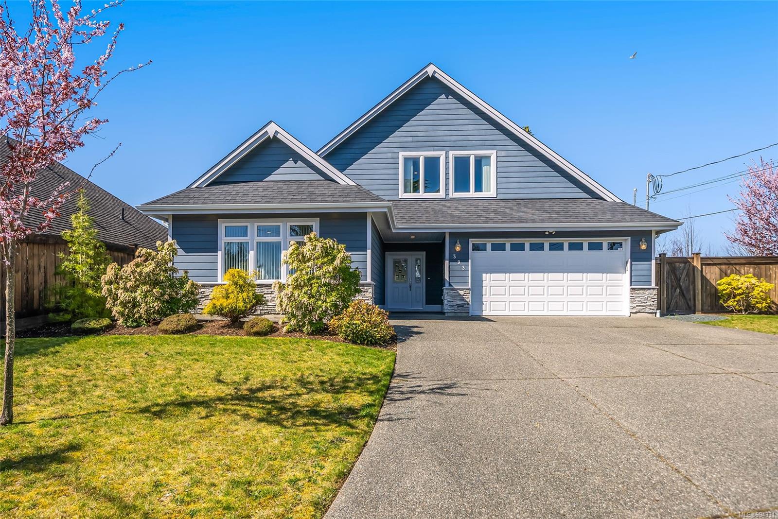 $1,250,000 - 393 Wisteria St<br>British Columbia, V9P 1C6