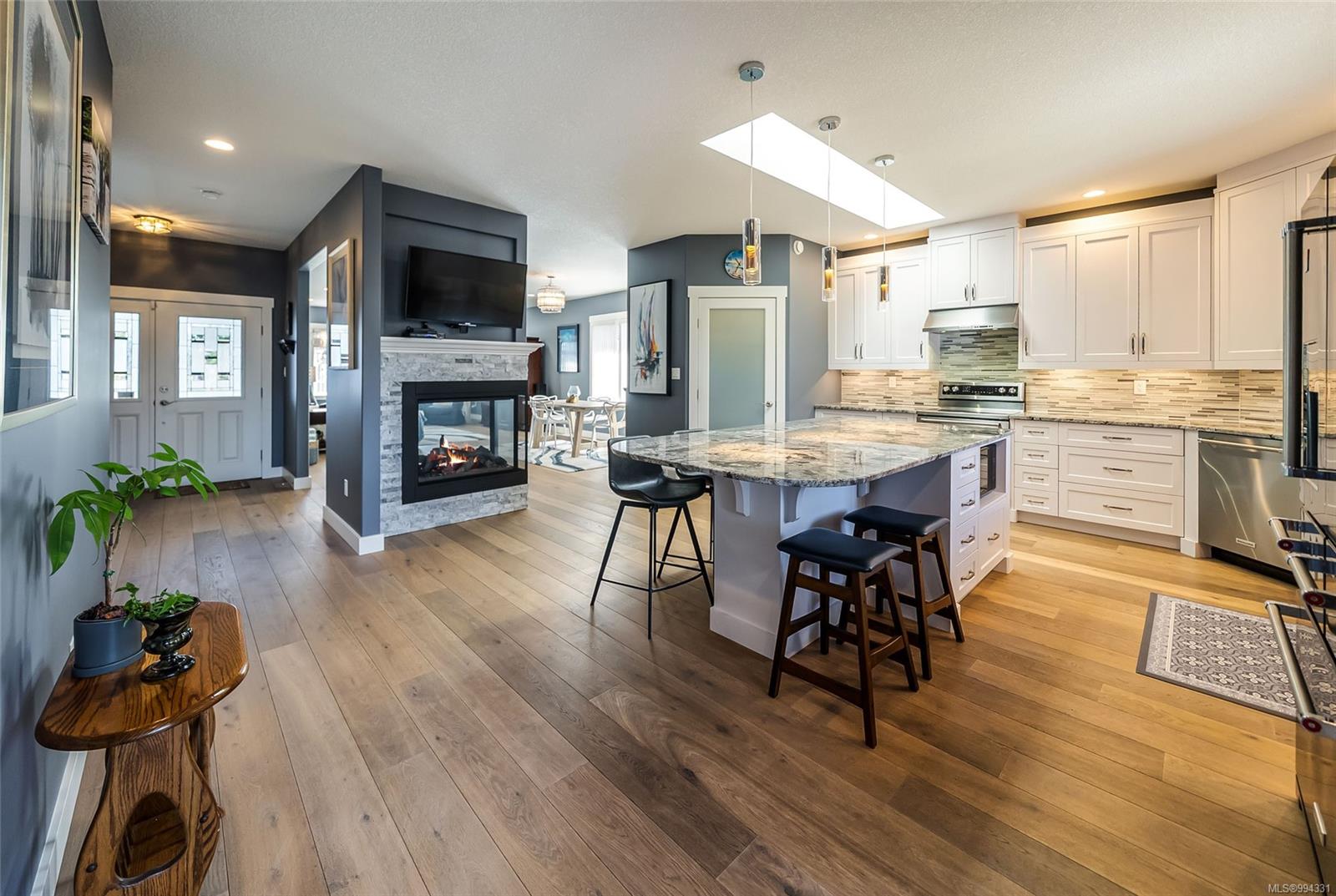 $1,250,000 - 393 Wisteria St<br>British Columbia, V9P 1C6