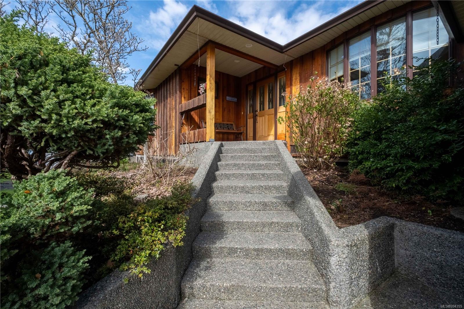 $1,225,000 - 3882 Wavecrest Rd<br>British Columbia, V9H 1L1