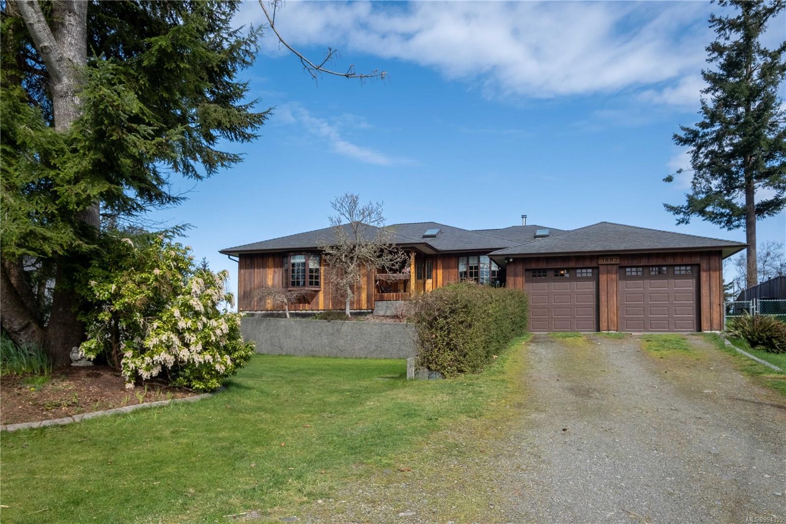 $1,225,000 - 3882 Wavecrest Rd<br>British Columbia, V9H 1L1